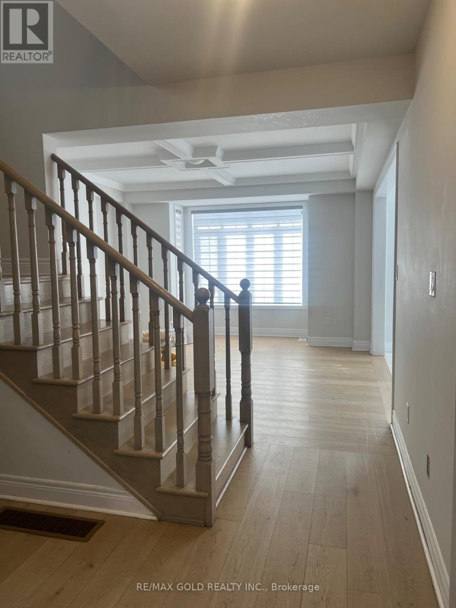 59 Grassbank Road, Brampton, Ontario  L6R 4E7 - Photo 5 - W12818218