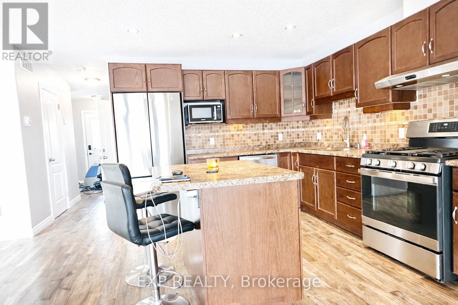 143 Brenneman Drive, Wilmot, Ontario  N3A 4N1 - Photo 5 - X12815776