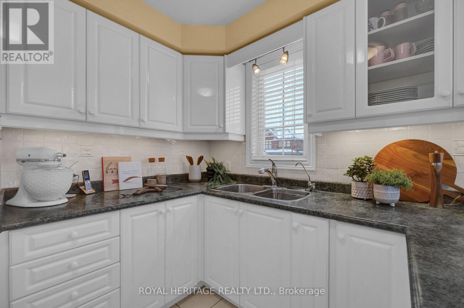 86 Root Crescent, Ajax, Ontario L1T 4L6 - Photo 6 - E12822510