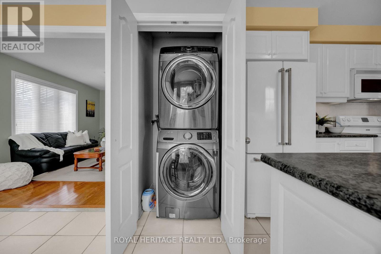 86 Root Crescent, Ajax, Ontario L1T 4L6 - Photo 8 - E12822510