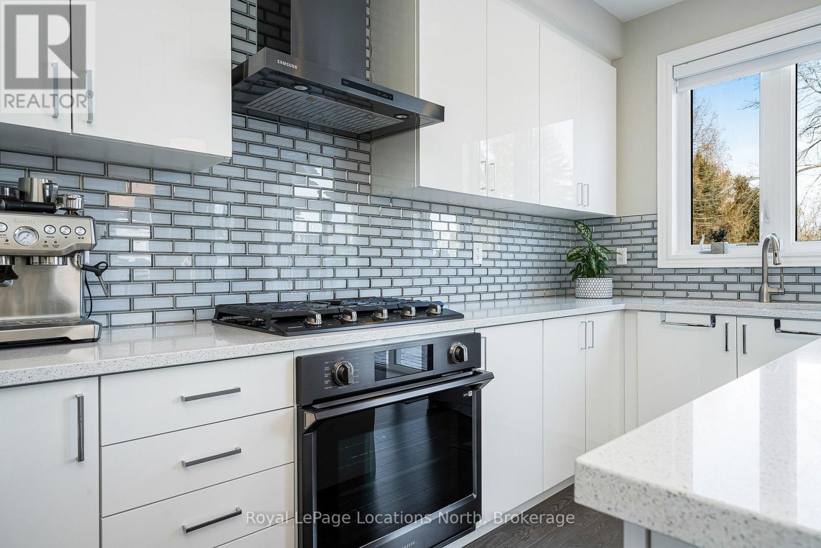 31 Emerald Street, Wasaga Beach, Ontario  L9Z 0K8 - Photo 13 - S12822844