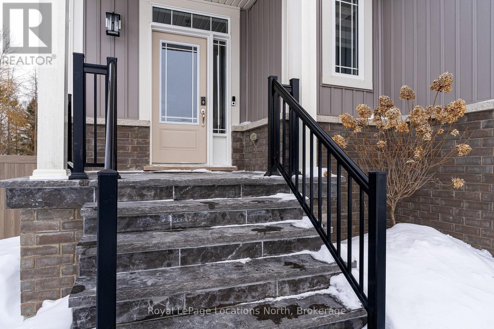 31 Emerald Street, Wasaga Beach, Ontario  L9Z 0K8 - Photo 2 - S12822844