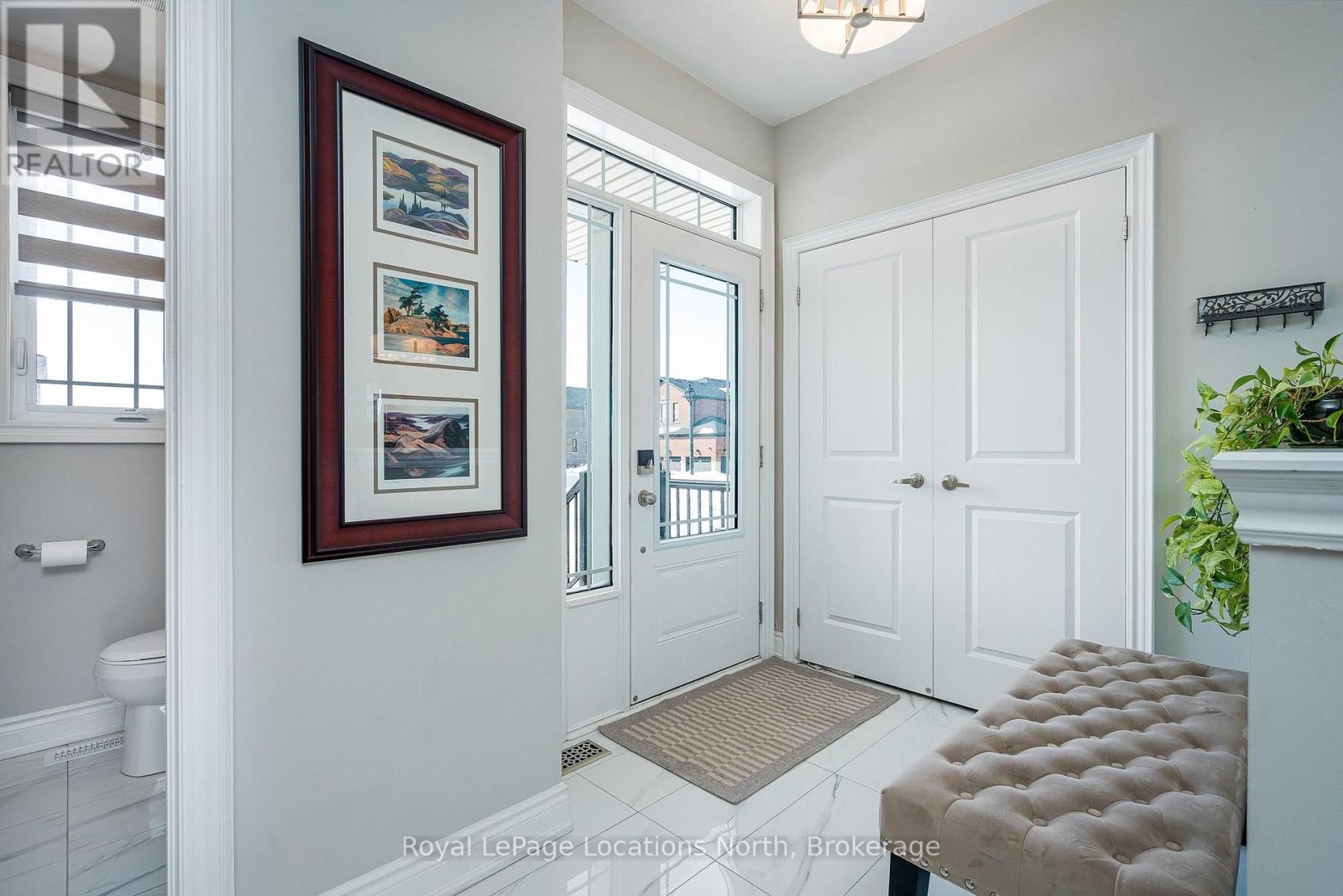 31 Emerald Street, Wasaga Beach, Ontario  L9Z 0K8 - Photo 3 - S12822844