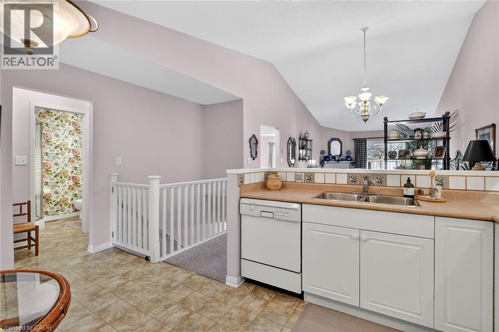 303 Central Avenue Unit# 30, Grimsby, Ontario  L3M 5L7 - Photo 11 - 40805690