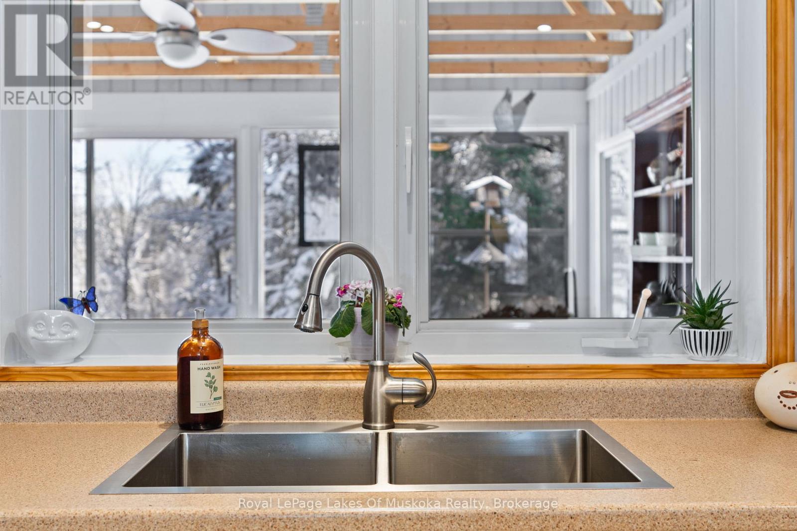 57 Hiawatha Drive, Huntsville (Stephenson), Ontario  P0B 1L0 - Photo 8 - X12822950