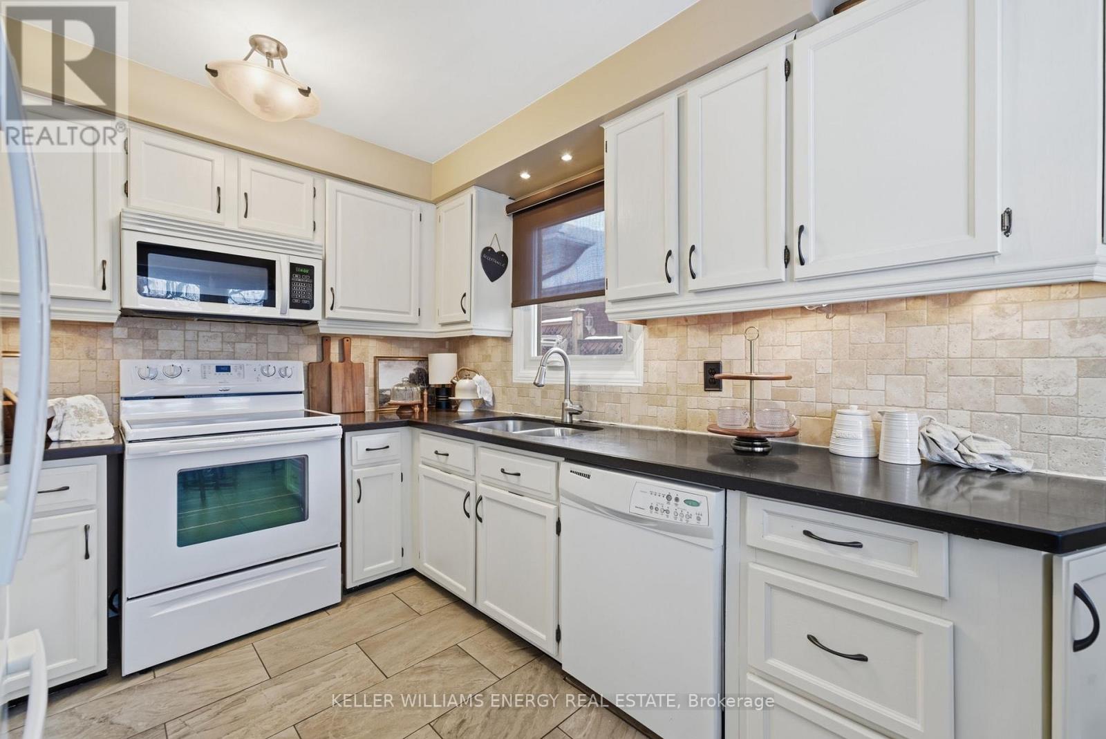 34 Stirling Avenue, Clarington (Courtice), Ontario  L1E 1X6 - Photo 5 - E12822872