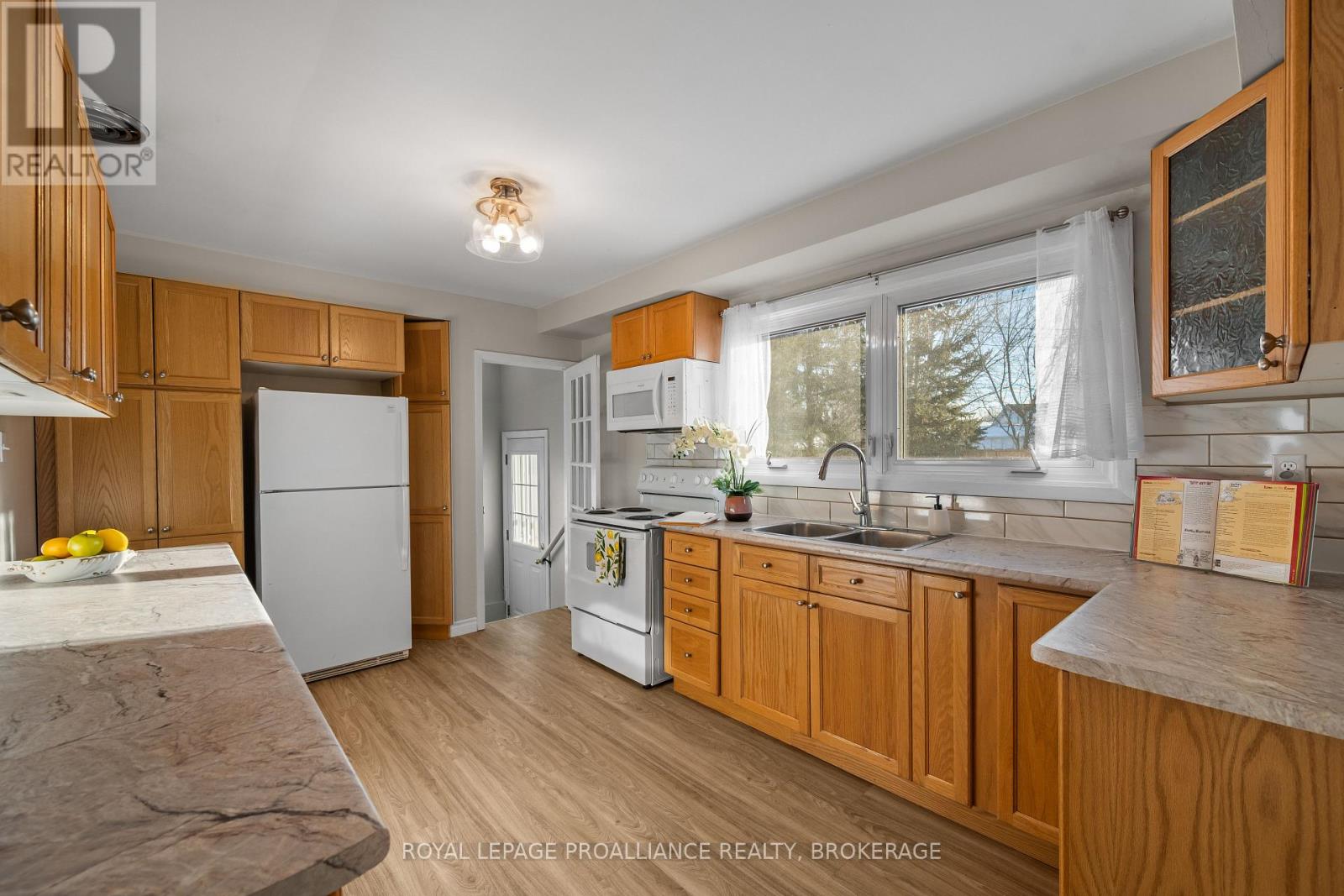 68 Mackenzie Crescent, Kingston (Central City West), Ontario  K7M 2S1 - Photo 10 - X12822832