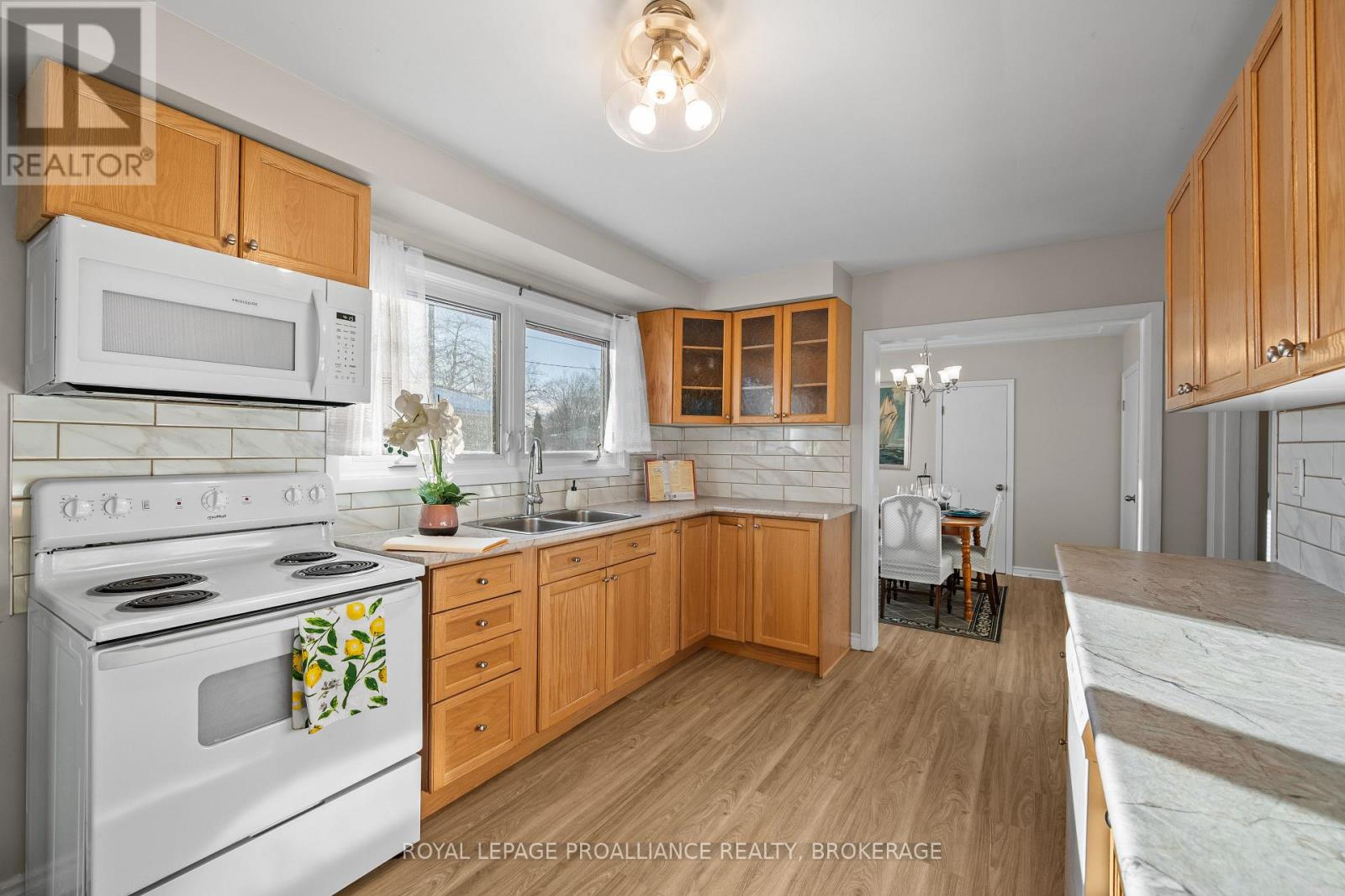 68 Mackenzie Crescent, Kingston (Central City West), Ontario  K7M 2S1 - Photo 11 - X12822832