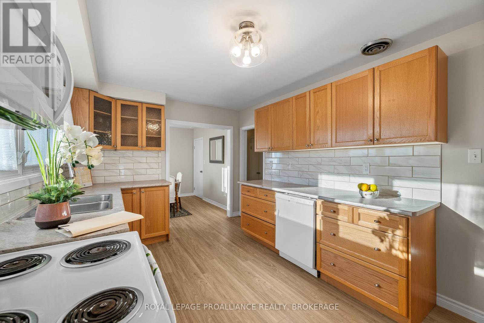 68 Mackenzie Crescent, Kingston (Central City West), Ontario  K7M 2S1 - Photo 12 - X12822832