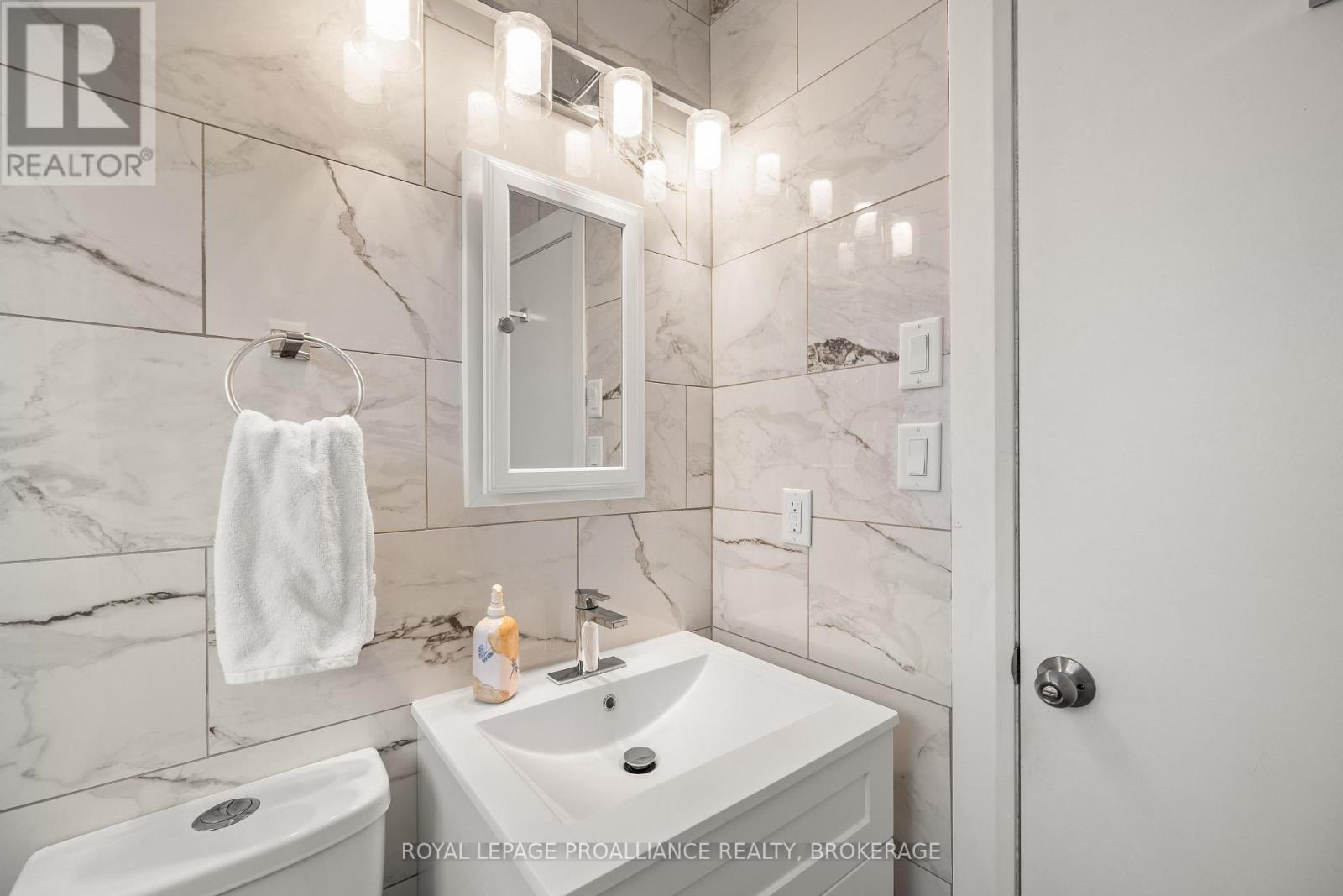 68 Mackenzie Crescent, Kingston (Central City West), Ontario  K7M 2S1 - Photo 20 - X12822832