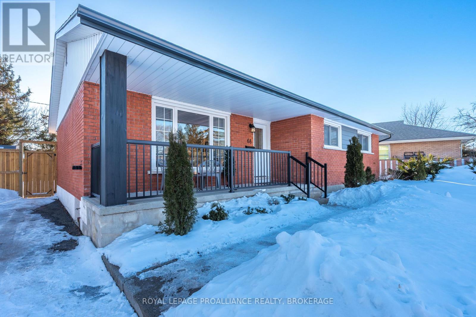 68 Mackenzie Crescent, Kingston (Central City West), Ontario  K7M 2S1 - Photo 4 - X12822832