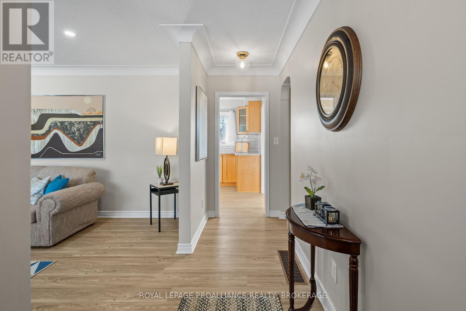 68 Mackenzie Crescent, Kingston (Central City West), Ontario  K7M 2S1 - Photo 7 - X12822832