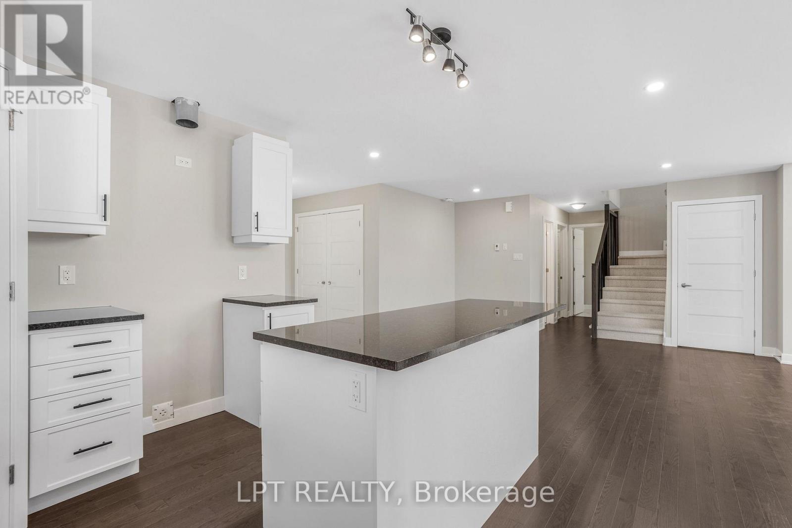 63 Chateauguay Street, Russell, Ontario  K0A 1W0 - Photo 11 - X12822894