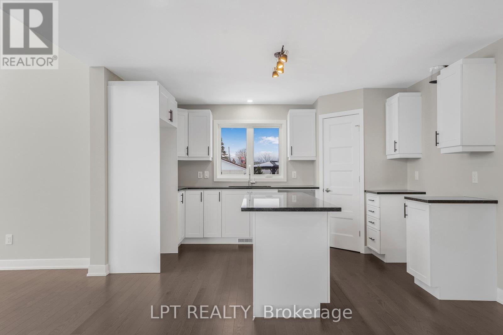 63 Chateauguay Street, Russell, Ontario  K0A 1W0 - Photo 9 - X12822894