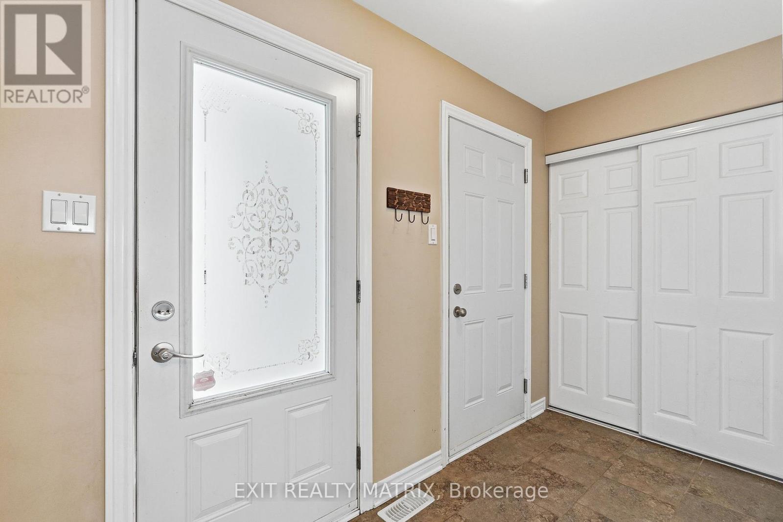 109 Royal Court, The Nation, Ontario  K0A 2M0 - Photo 3 - X12822930