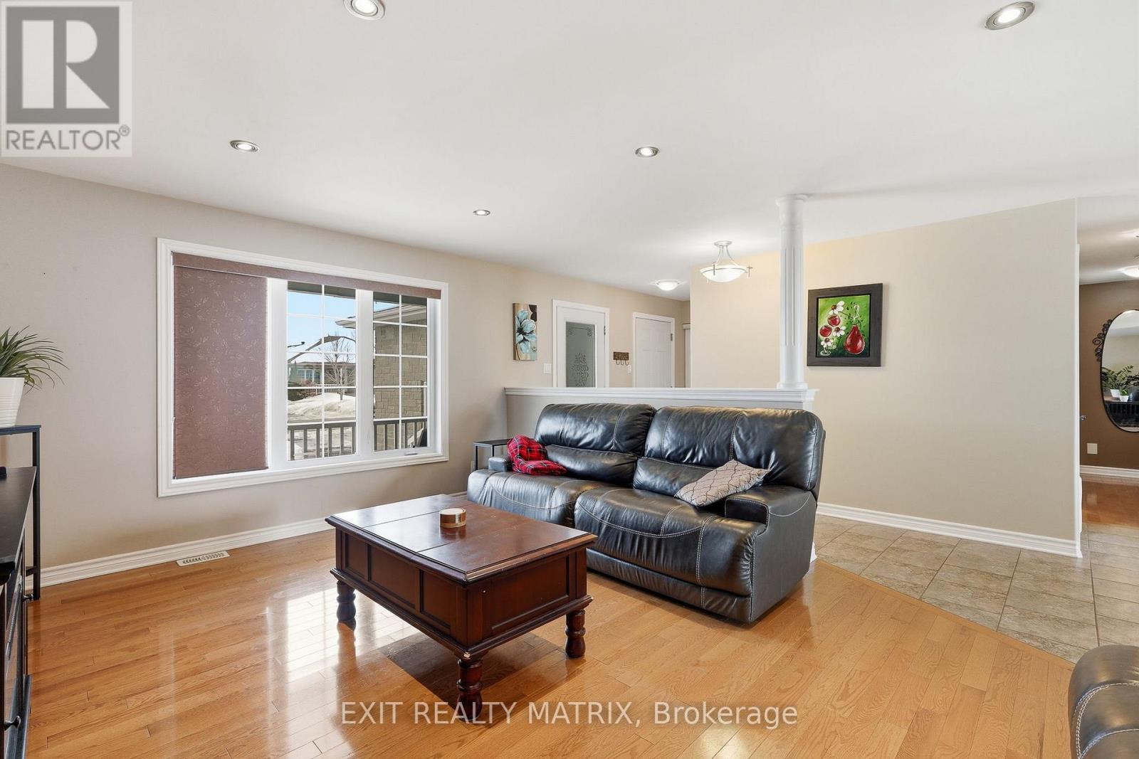 109 Royal Court, The Nation, Ontario  K0A 2M0 - Photo 4 - X12822930