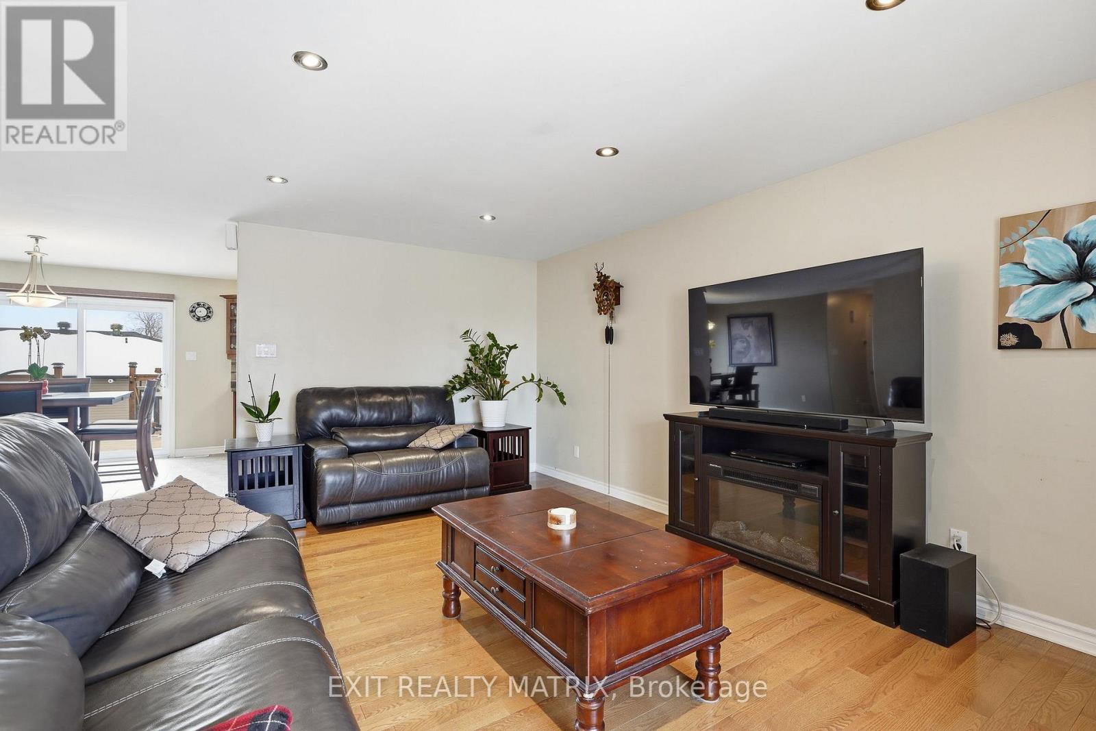 109 Royal Court, The Nation, Ontario  K0A 2M0 - Photo 5 - X12822930