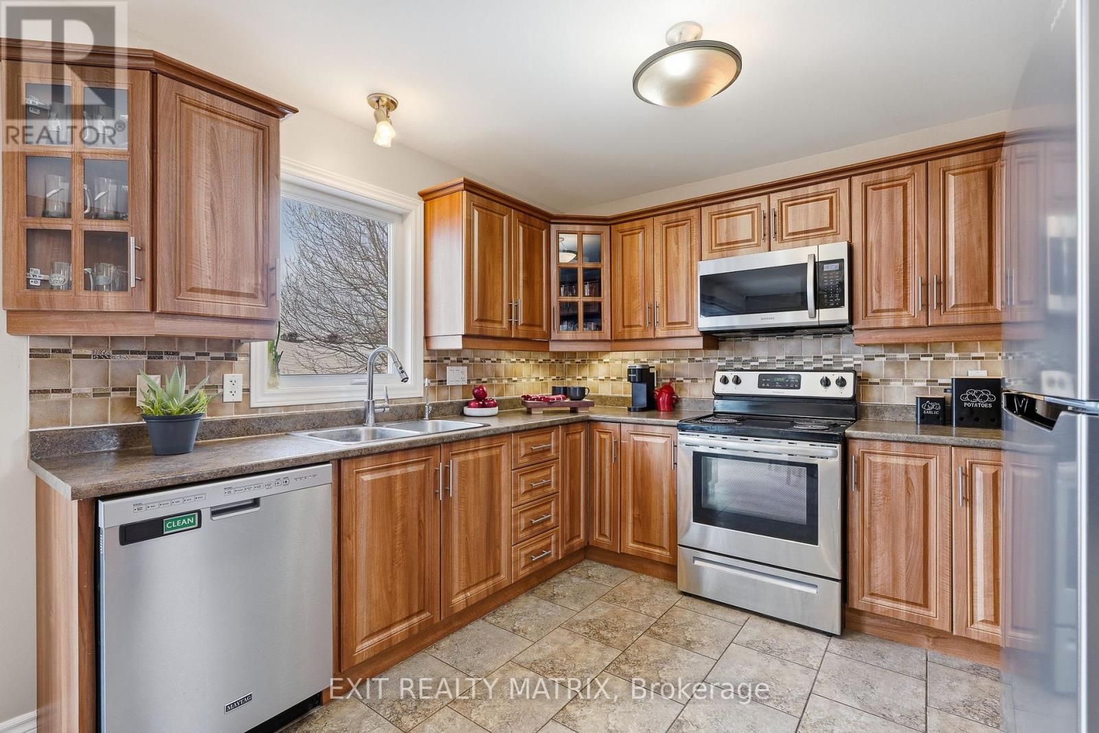 109 Royal Court, The Nation, Ontario  K0A 2M0 - Photo 8 - X12822930