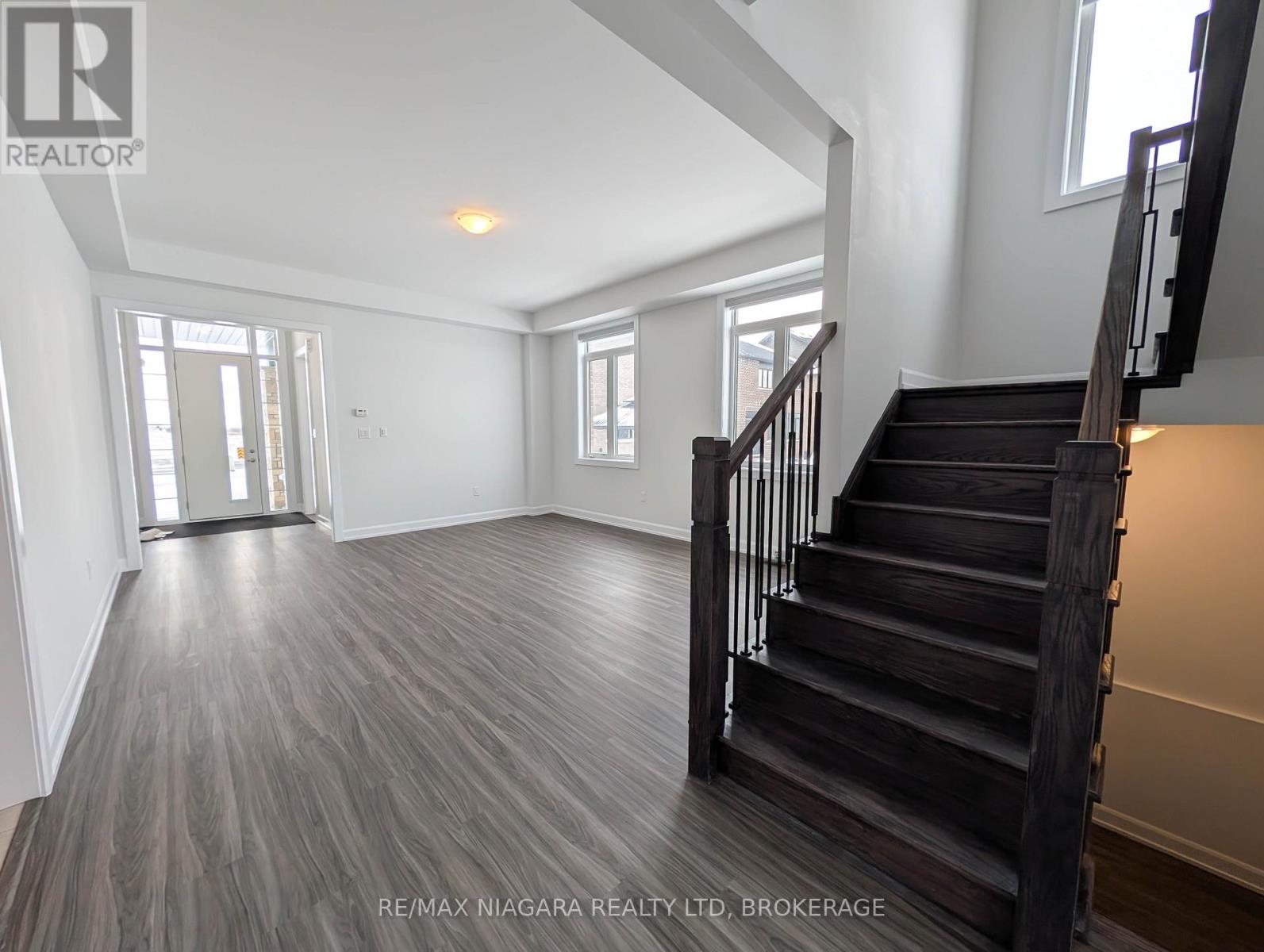 10 Shoreview Drive, Welland, Ontario  L3B 0H2 - Photo 4 - X12822914