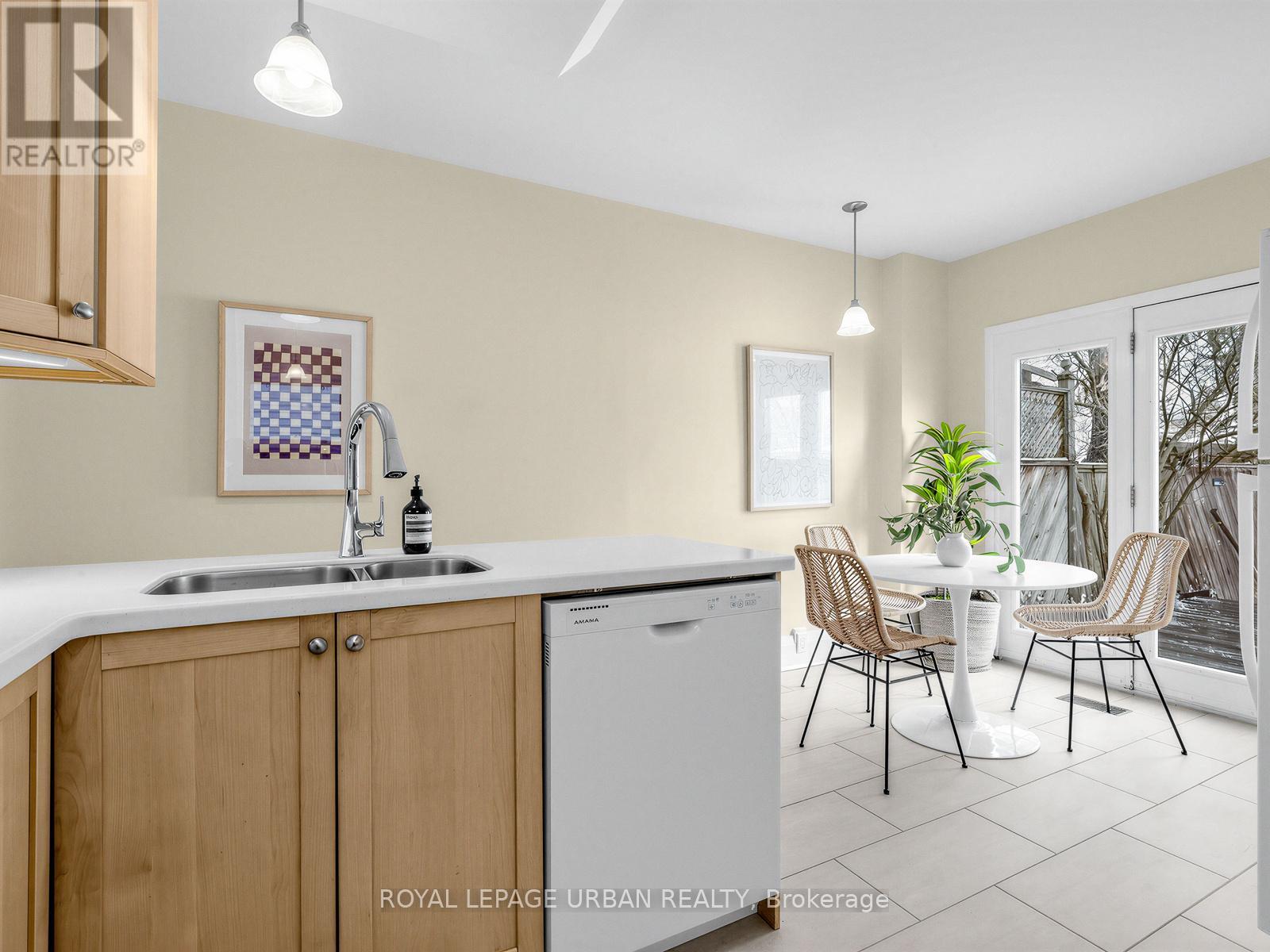 251 Cedarvale Avenue, Toronto, Ontario  M4C 4K3 - Photo 11 - E12822920