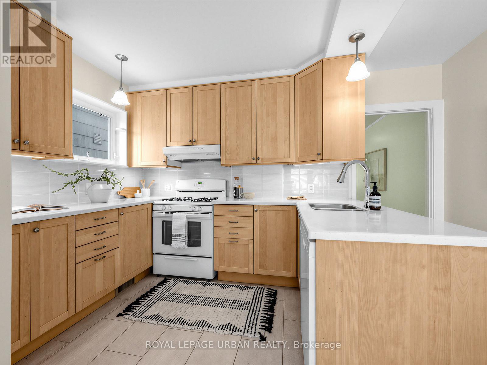 251 Cedarvale Avenue, Toronto, Ontario  M4C 4K3 - Photo 12 - E12822920