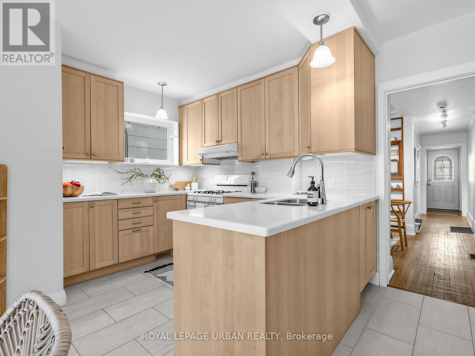 251 Cedarvale Avenue, Toronto, Ontario  M4C 4K3 - Photo 13 - E12822920