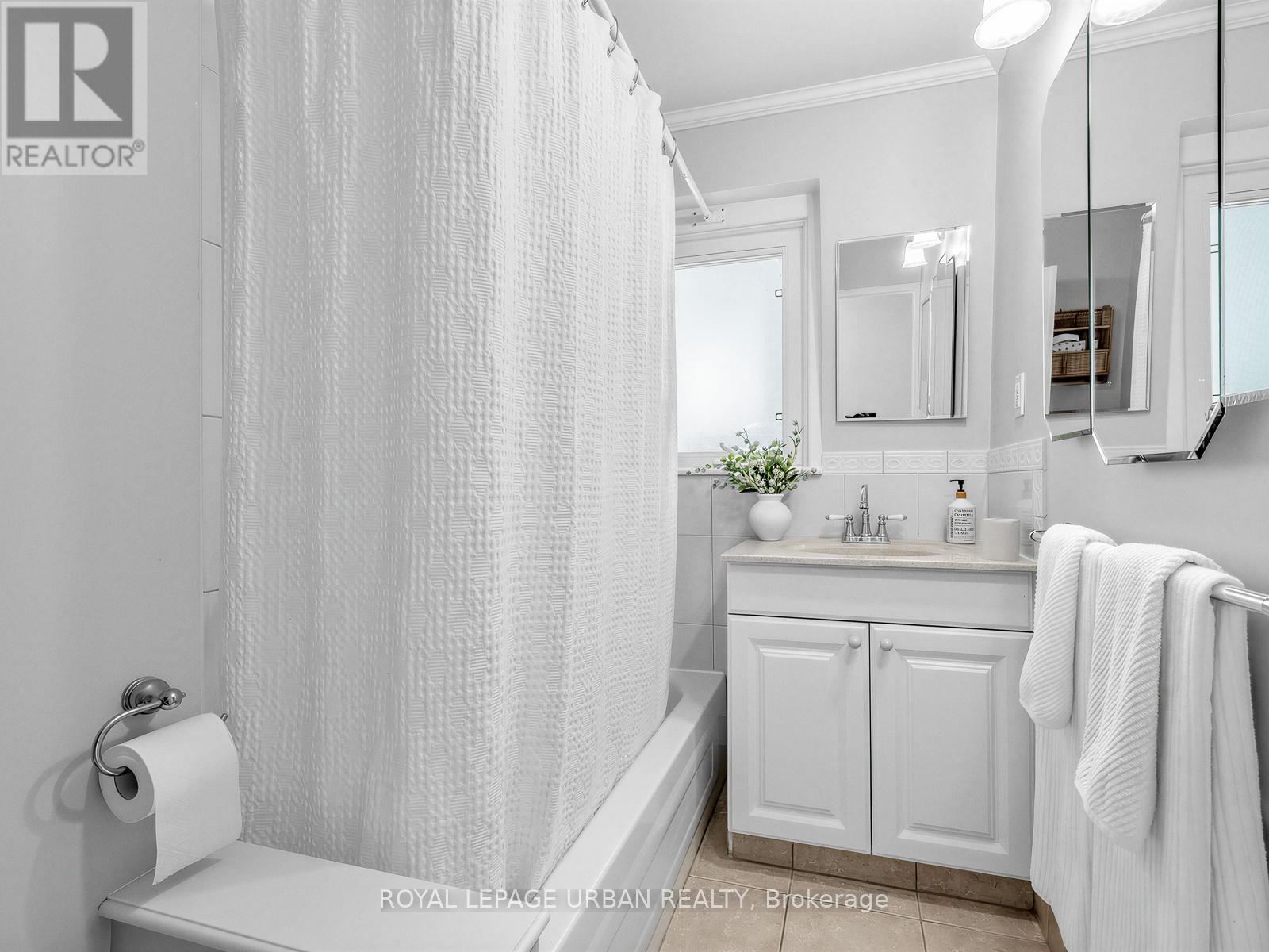 251 Cedarvale Avenue, Toronto, Ontario  M4C 4K3 - Photo 27 - E12822920