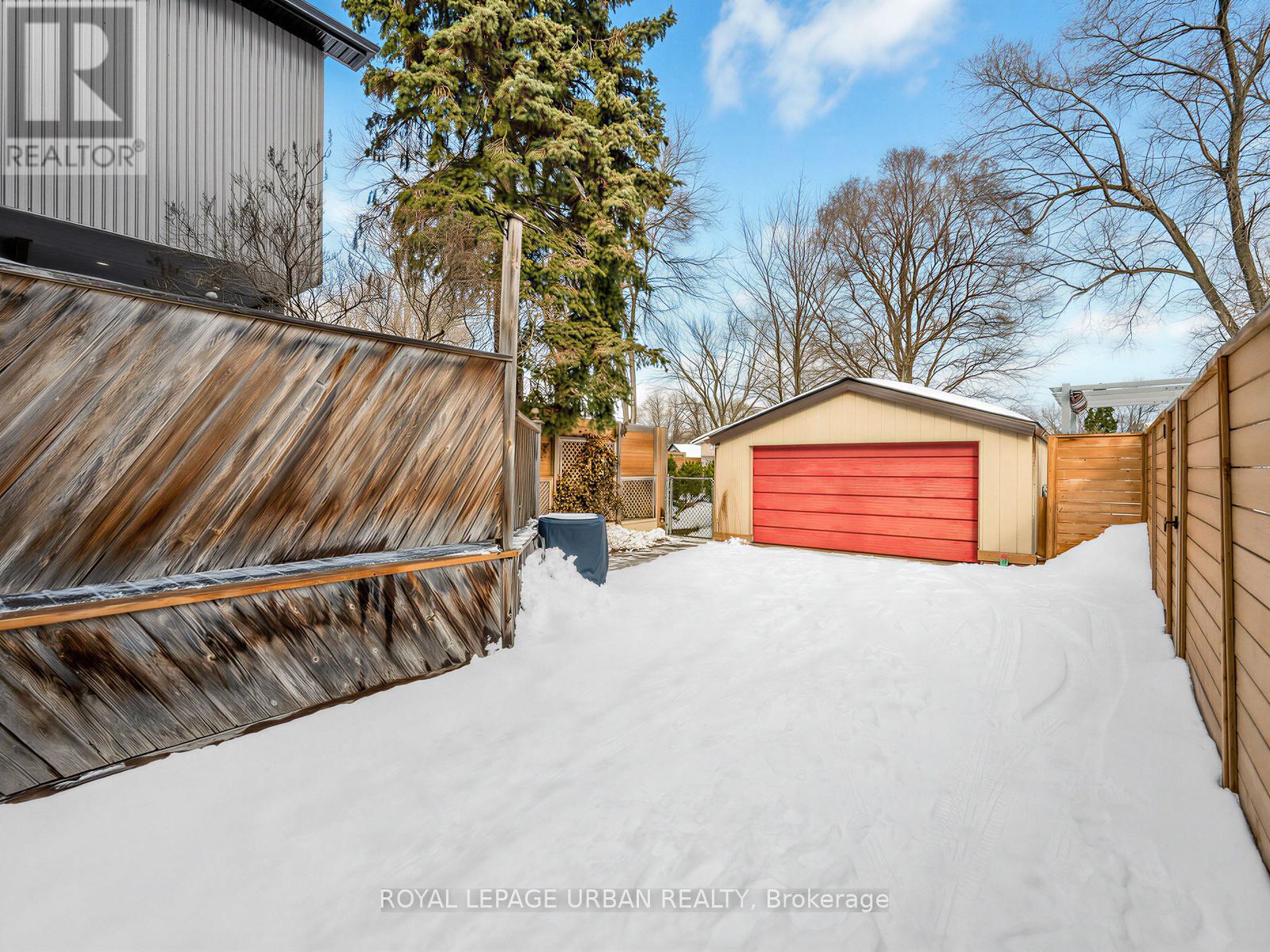 251 Cedarvale Avenue, Toronto, Ontario  M4C 4K3 - Photo 34 - E12822920