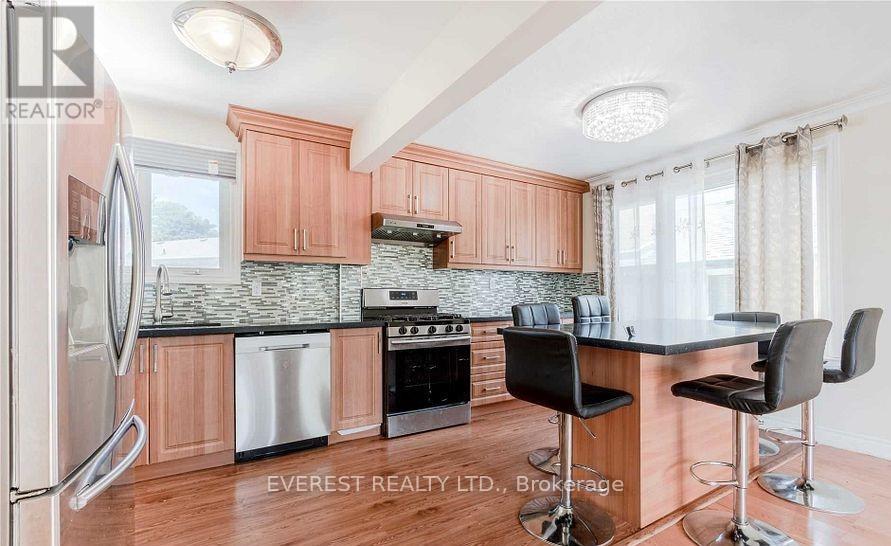 32 Tremely Crescent, Toronto (Eglinton East), Ontario  M1K 3Y9 - Photo 4 - E12822948