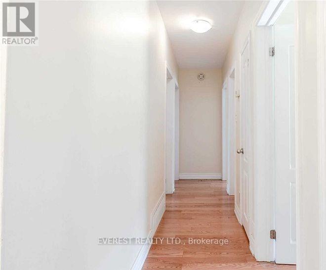 32 Tremely Crescent, Toronto (Eglinton East), Ontario  M1K 3Y9 - Photo 5 - E12822948