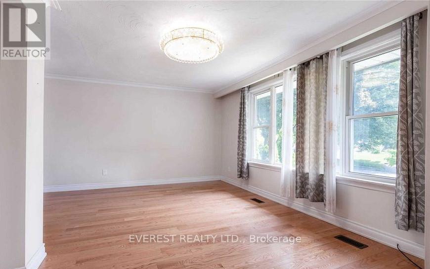 32 Tremely Crescent, Toronto (Eglinton East), Ontario  M1K 3Y9 - Photo 6 - E12822948