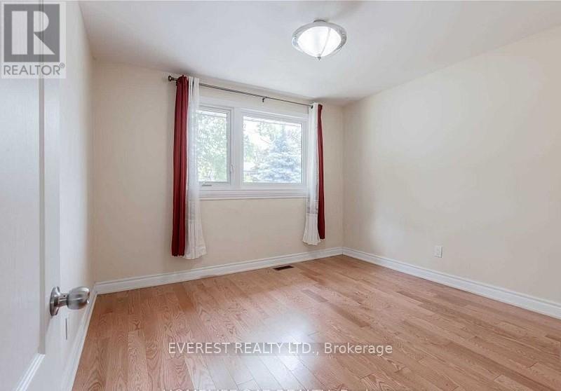 32 Tremely Crescent, Toronto (Eglinton East), Ontario  M1K 3Y9 - Photo 8 - E12822948