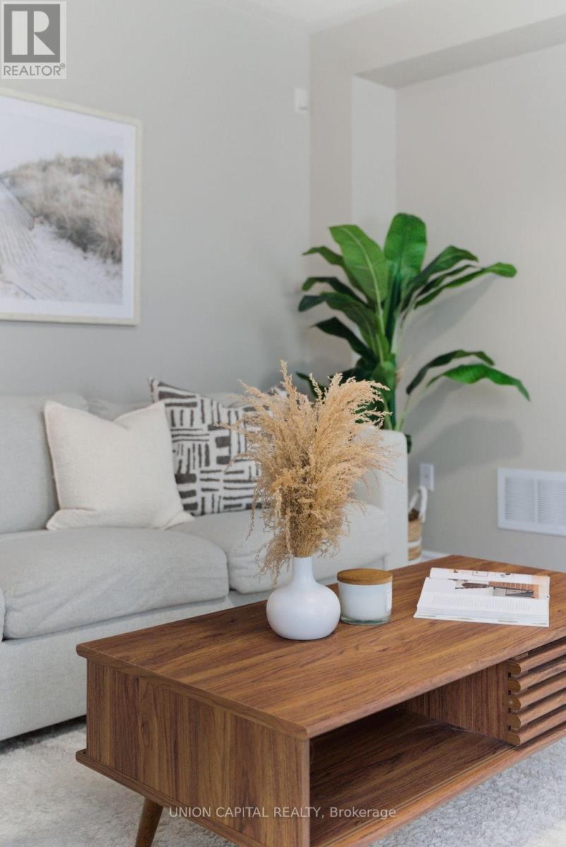 18 Daws Hare Crescent, Whitchurch-Stouffville, Ontario  L4A 0T6 - Photo 5 - N12822888