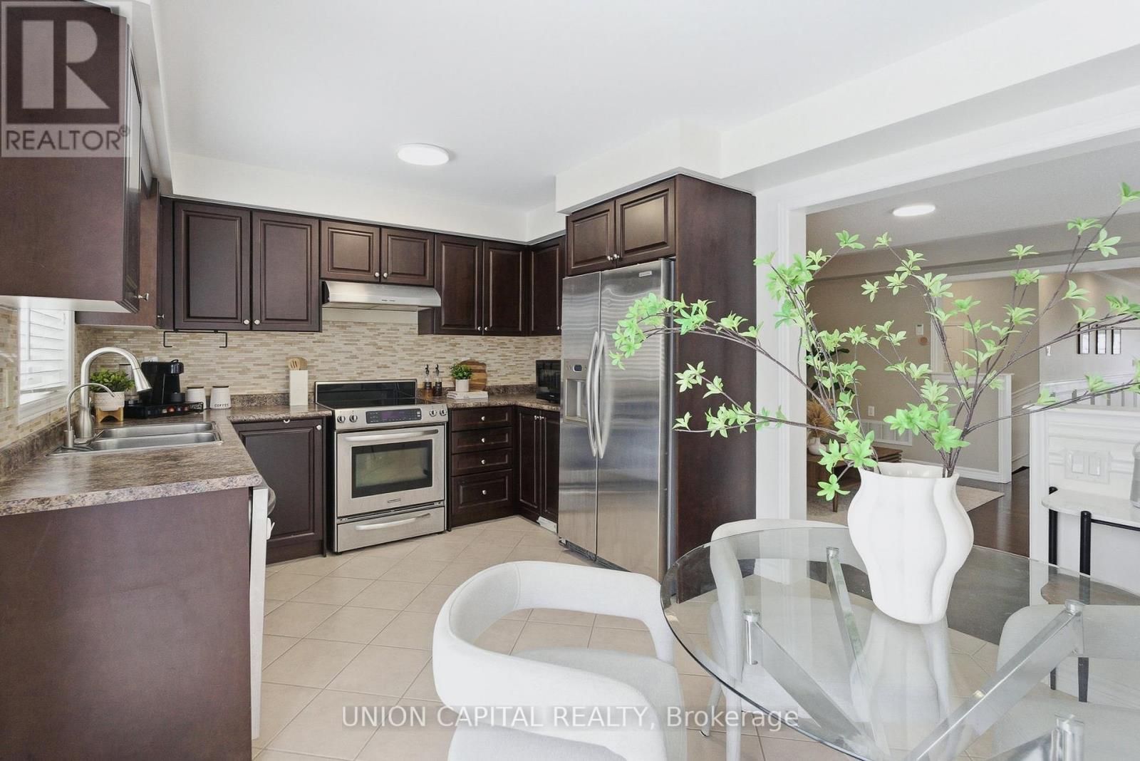 18 Daws Hare Crescent, Whitchurch-Stouffville, Ontario  L4A 0T6 - Photo 6 - N12822888