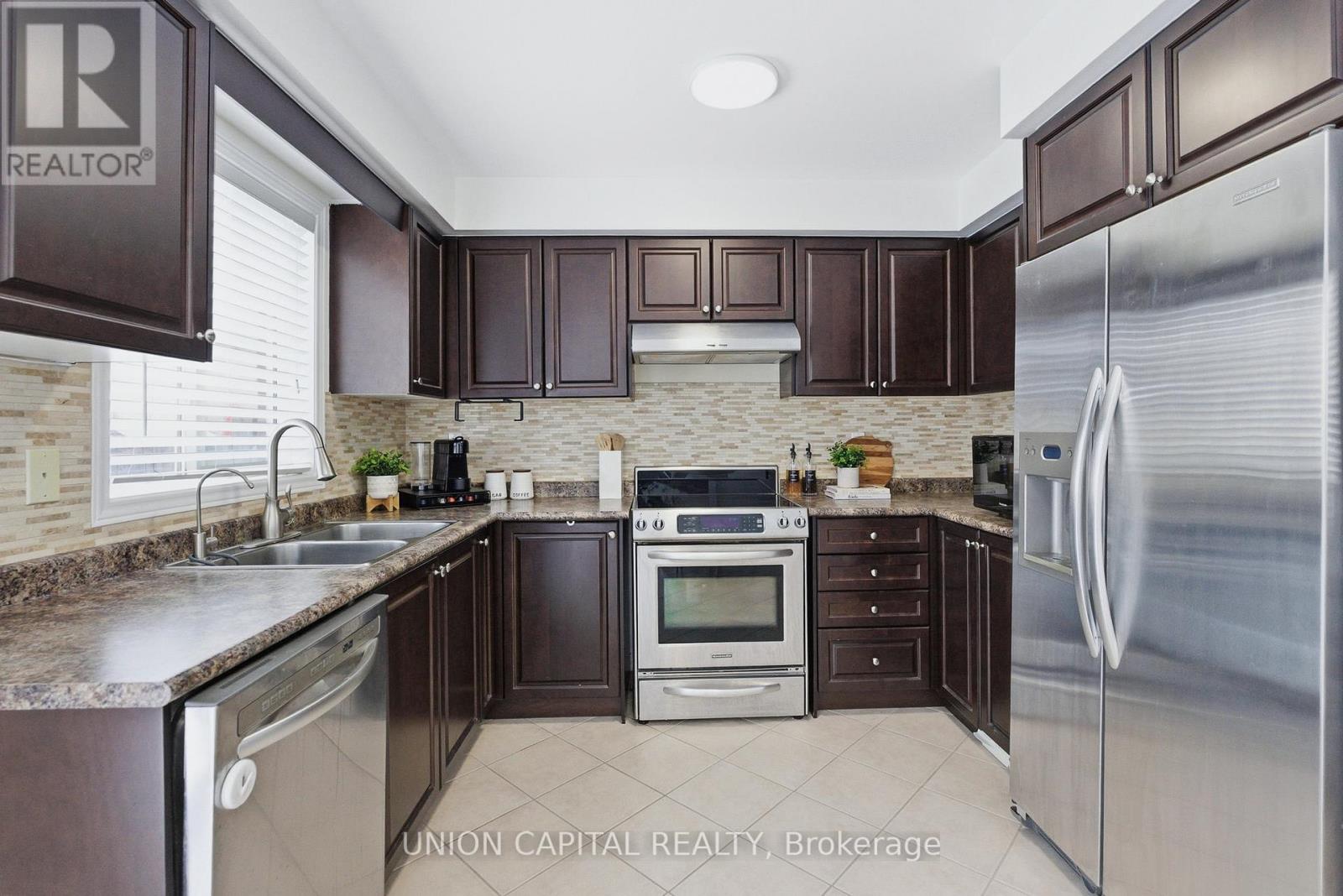 18 Daws Hare Crescent, Whitchurch-Stouffville, Ontario  L4A 0T6 - Photo 7 - N12822888