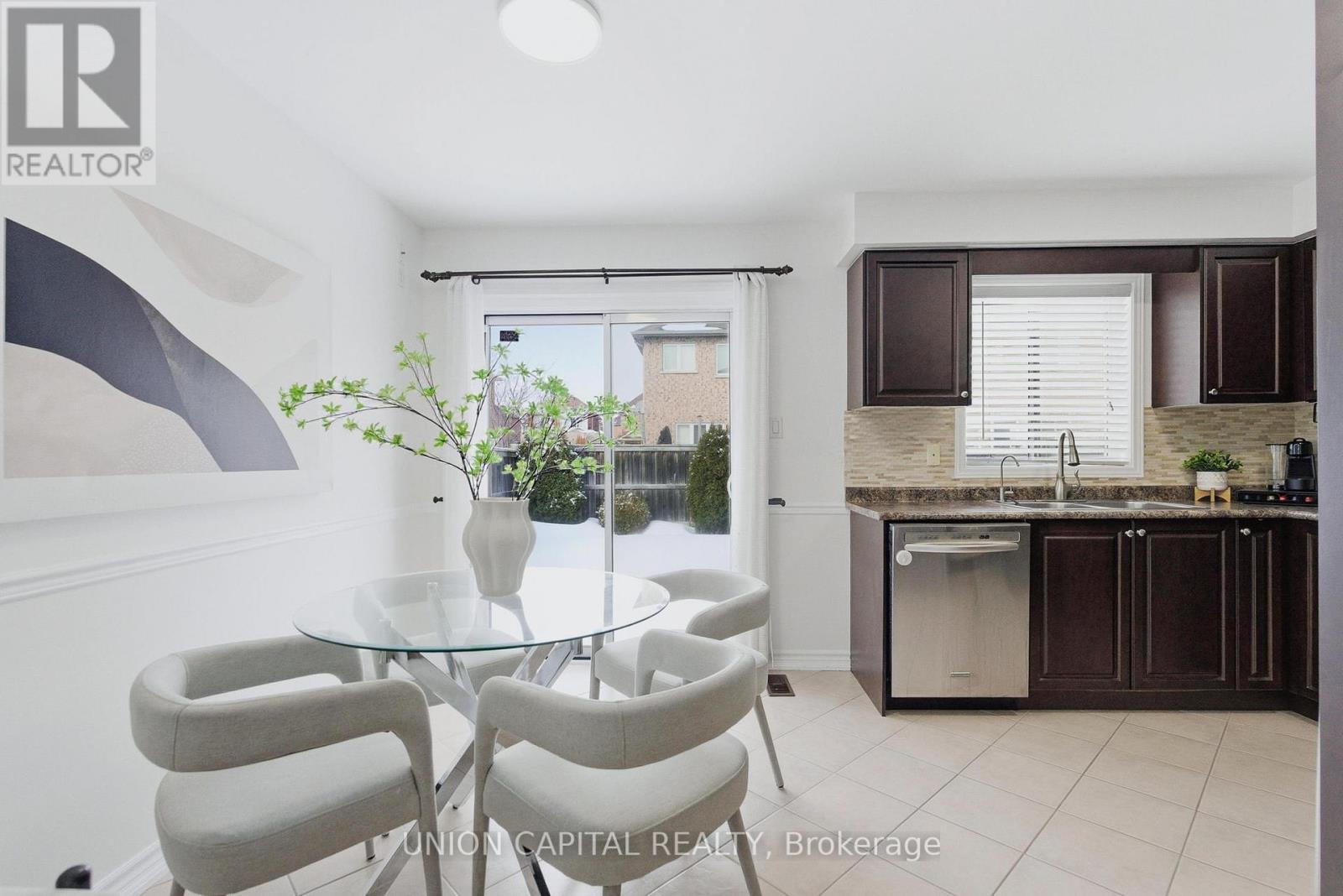 18 Daws Hare Crescent, Whitchurch-Stouffville, Ontario  L4A 0T6 - Photo 8 - N12822888