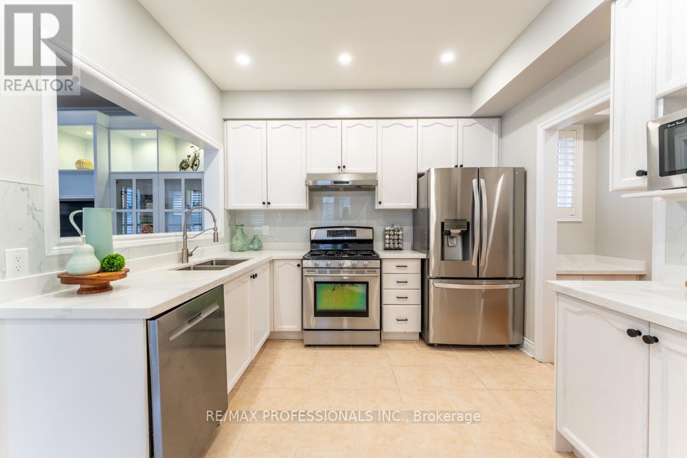 7108 Gablehurst Crescent, Mississauga, Ontario  L5W 1E7 - Photo 10 - W12822836