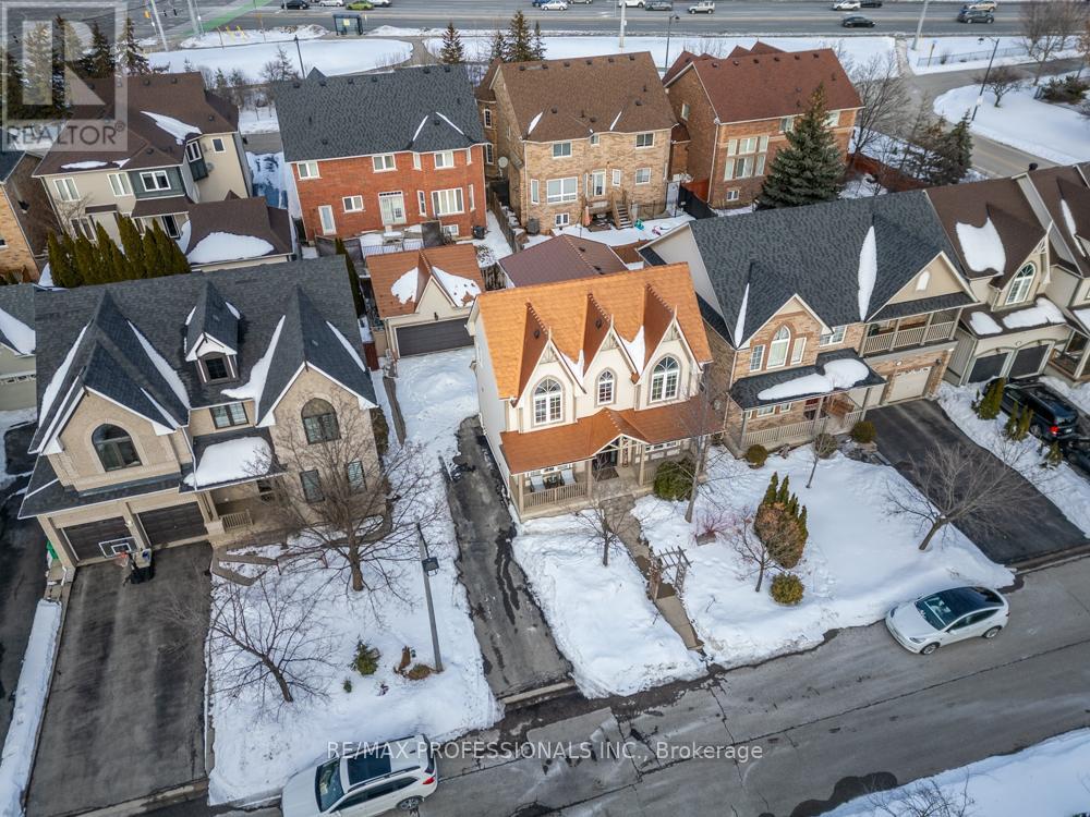 7108 Gablehurst Crescent, Mississauga, Ontario  L5W 1E7 - Photo 3 - W12822836