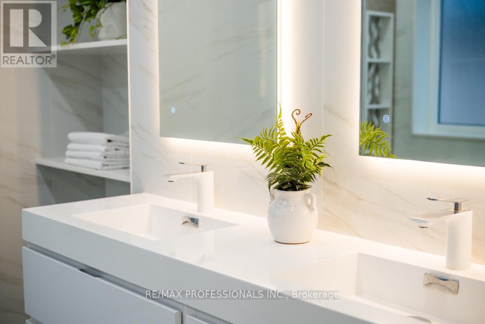 7108 Gablehurst Crescent, Mississauga, Ontario  L5W 1E7 - Photo 30 - W12822836