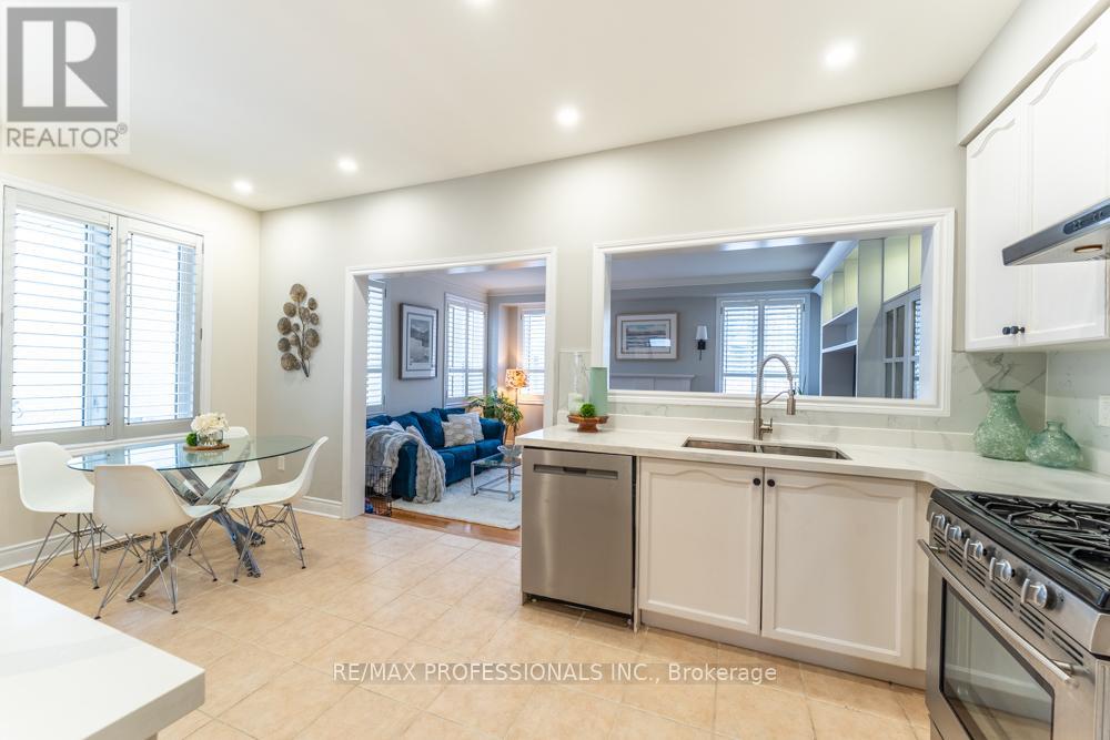 7108 Gablehurst Crescent, Mississauga, Ontario  L5W 1E7 - Photo 9 - W12822836