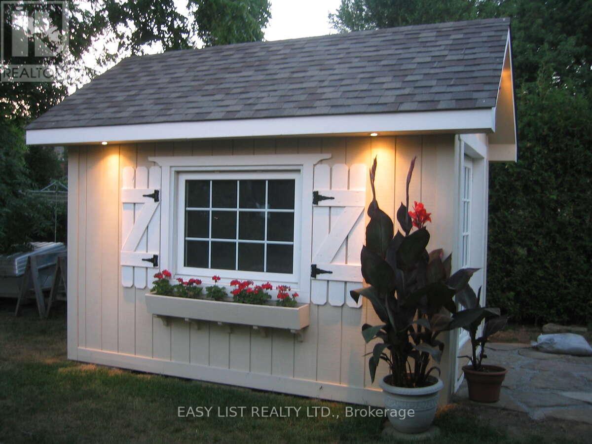 62 Bywood Drive, Toronto (Princess-Rosethorn), Ontario  M9A 1M3 - Photo 10 - W12822856