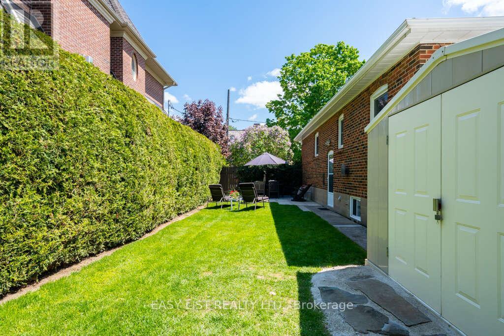 62 Bywood Drive, Toronto (Princess-Rosethorn), Ontario  M9A 1M3 - Photo 11 - W12822856
