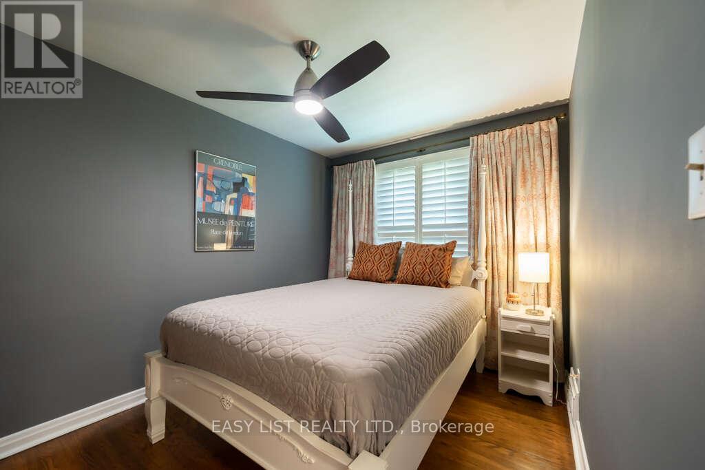 62 Bywood Drive, Toronto (Princess-Rosethorn), Ontario  M9A 1M3 - Photo 15 - W12822856