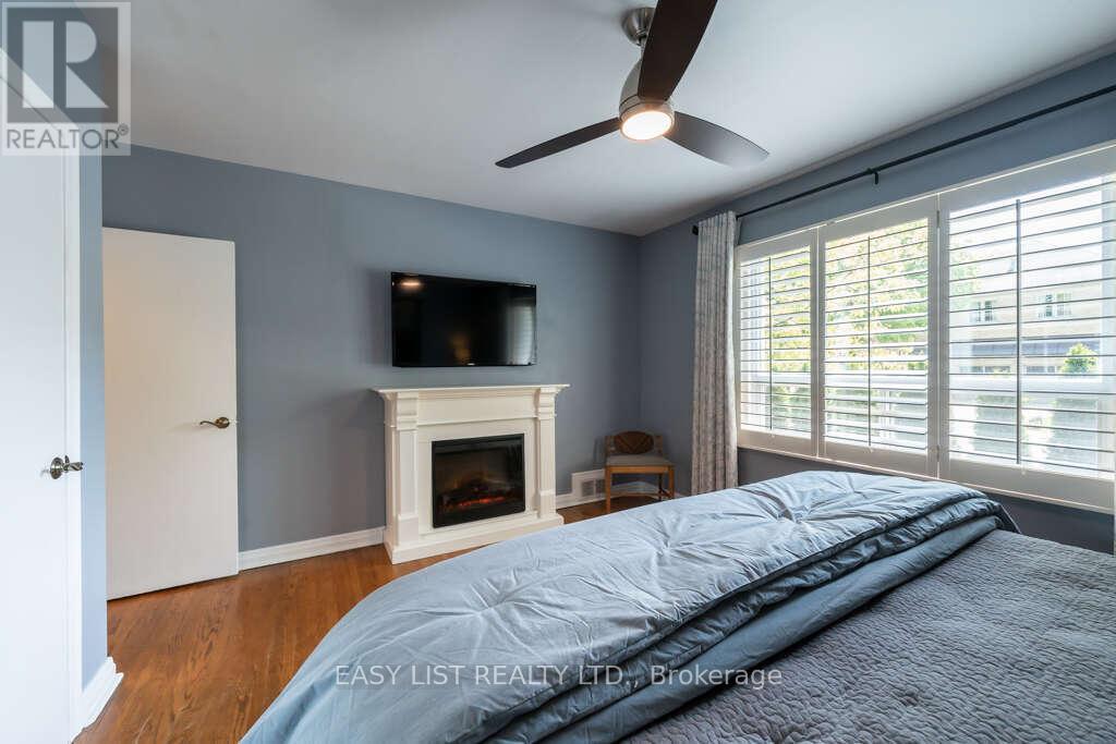 62 Bywood Drive, Toronto (Princess-Rosethorn), Ontario  M9A 1M3 - Photo 18 - W12822856