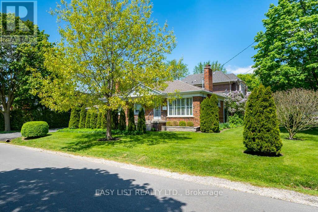62 Bywood Drive, Toronto (Princess-Rosethorn), Ontario  M9A 1M3 - Photo 2 - W12822856