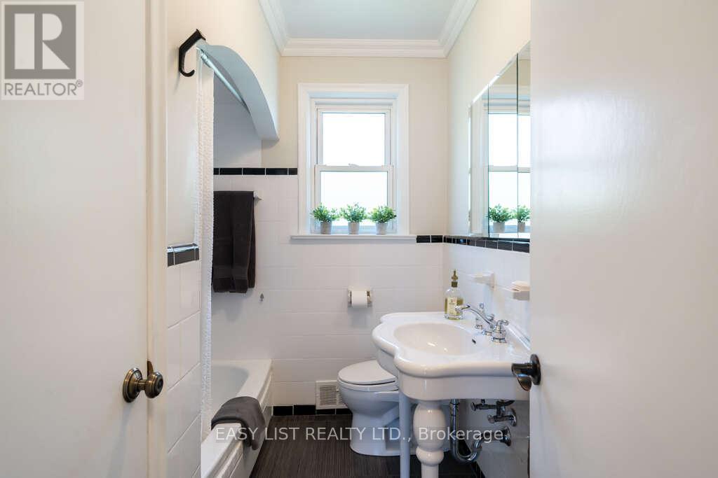 62 Bywood Drive, Toronto (Princess-Rosethorn), Ontario  M9A 1M3 - Photo 20 - W12822856