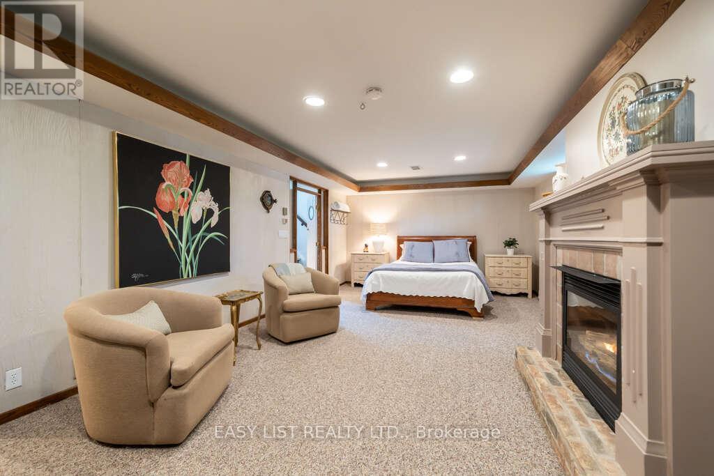 62 Bywood Drive, Toronto (Princess-Rosethorn), Ontario  M9A 1M3 - Photo 25 - W12822856