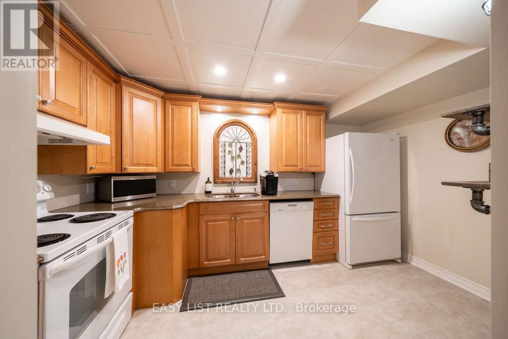 62 Bywood Drive, Toronto (Princess-Rosethorn), Ontario  M9A 1M3 - Photo 27 - W12822856