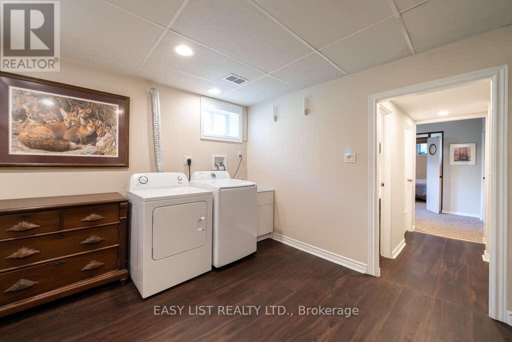 62 Bywood Drive, Toronto (Princess-Rosethorn), Ontario  M9A 1M3 - Photo 33 - W12822856