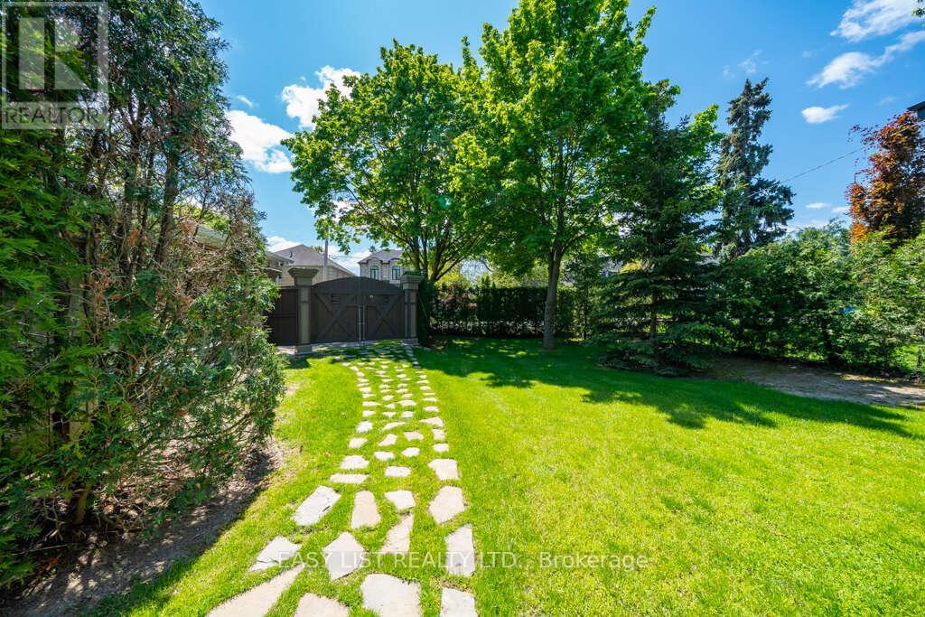 62 Bywood Drive, Toronto (Princess-Rosethorn), Ontario  M9A 1M3 - Photo 7 - W12822856